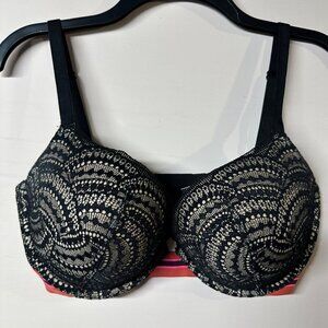 Victoria’s Secret Very Sexy Push Up Bra 34DDD Black Lace Detail Plunge Lift Ling
